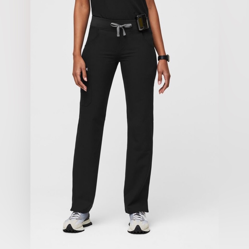 Figs. Black Womens Kade cargo pant size small